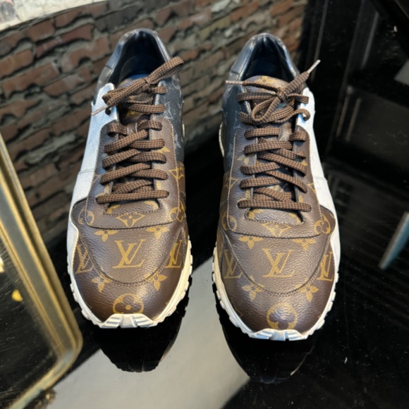 LOUIS VUITTON Runaway LV Tricolor Monogram Sneakers - Picture 2 of 4